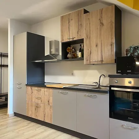 Angolo Del Maggiociondolo דירה *