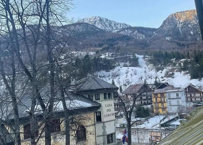 Angolo Del Maggiociondolo شقة *